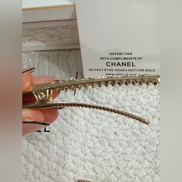 Compliments of CHANEL - 2 Gold Rhinestone Metal Hair Clips - New in bag - Picture 5 of 8